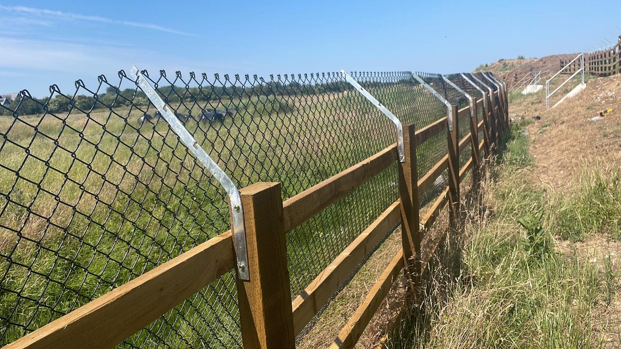 Mammal fencing, M55